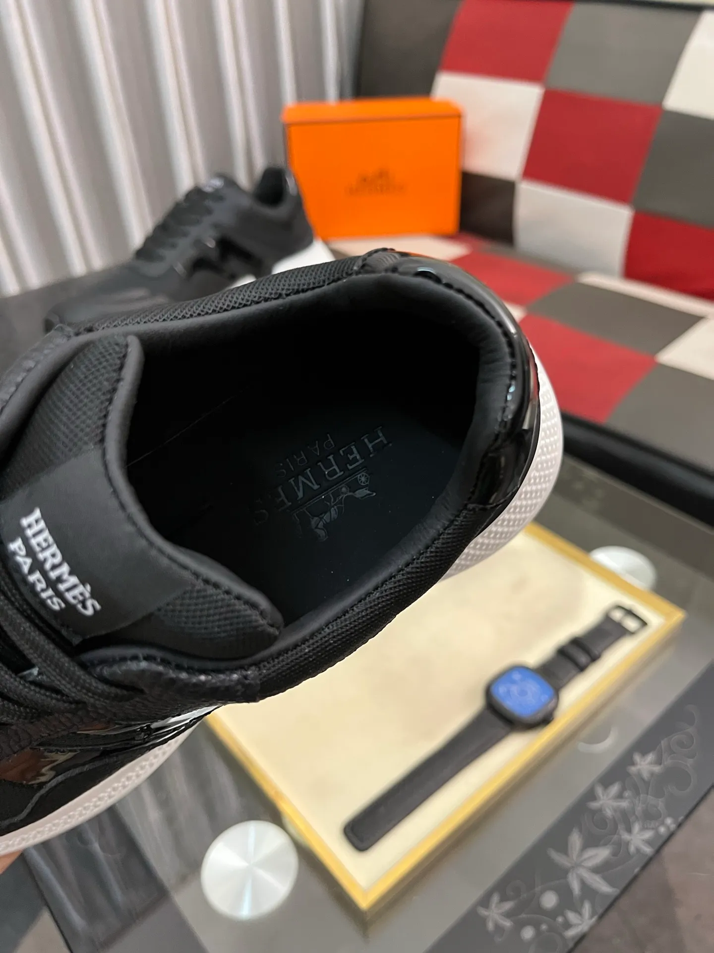 Men's shoes 💰540⌚️⌚️HERMES/Hermès Hugo thick-soled sneakers, casual men's shoes, these sneakers are made of imported first-layer cowhide leather and breathable mesh design. The contrasting color design creates a dynamic and modern shape. The front end of the toe is decorated with natural-color rubber inlays, which is novel and fashionable. The texture is incomparable, with cowhide lining and cowhide foot pads, the upper foot is comfortable and breathable, and the rubber sole is decorated with geometric patterns and iconic "H" details. A very personal one! Size: 38-44